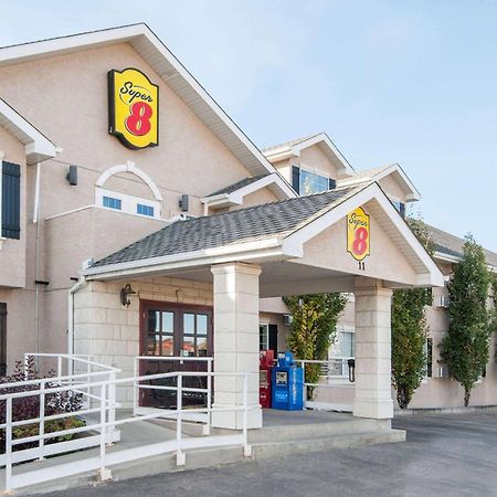 Hotel Super 8 By Wyndham Cochrane Exteriér fotografie