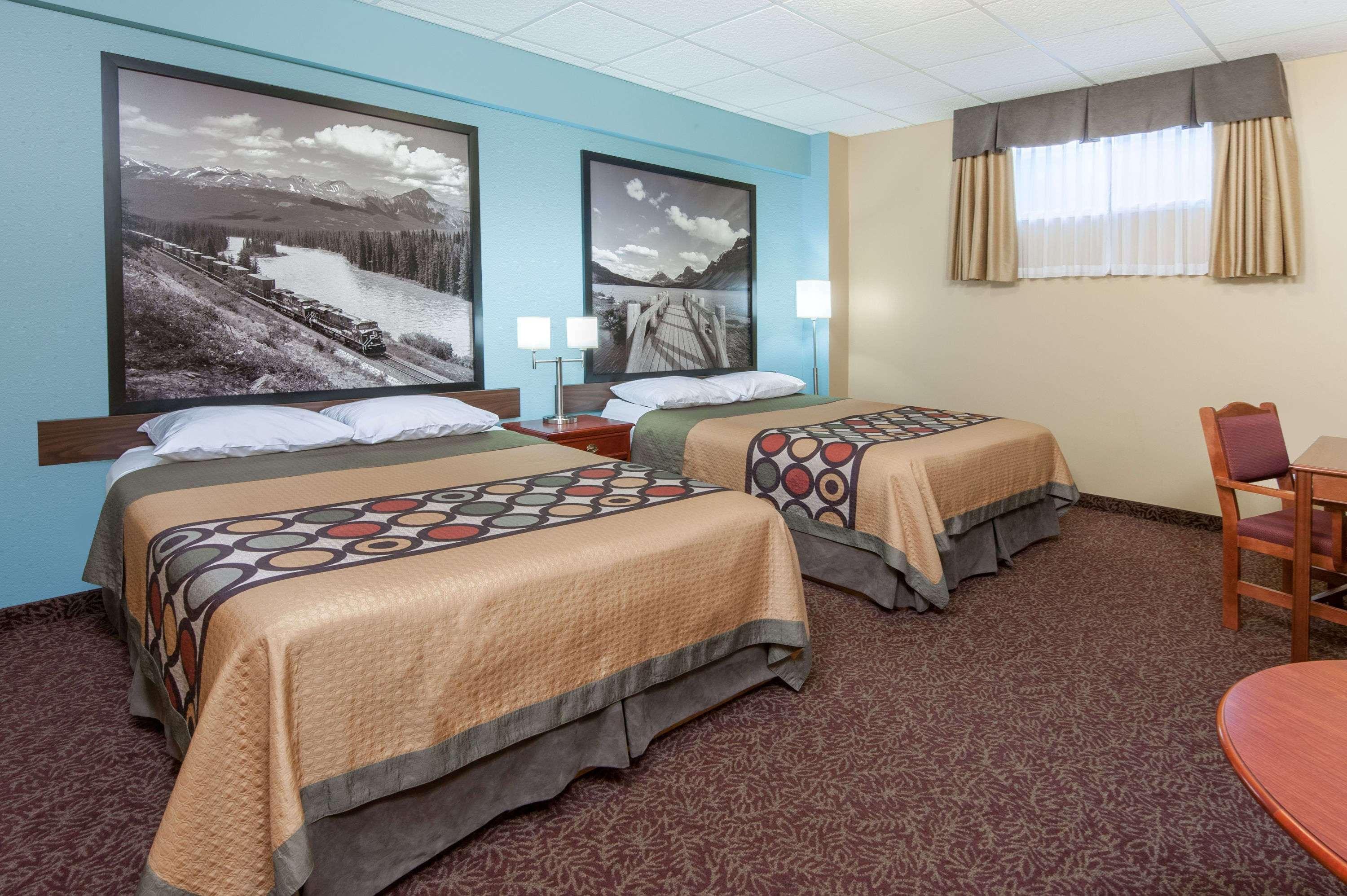 Hotel Super 8 By Wyndham Cochrane Exteriér fotografie