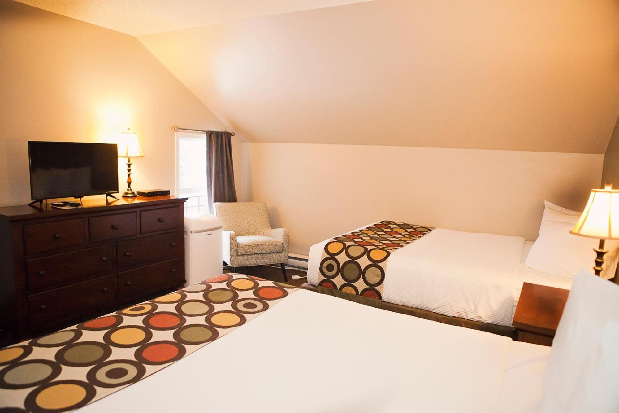 Hotel Super 8 By Wyndham Cochrane Exteriér fotografie