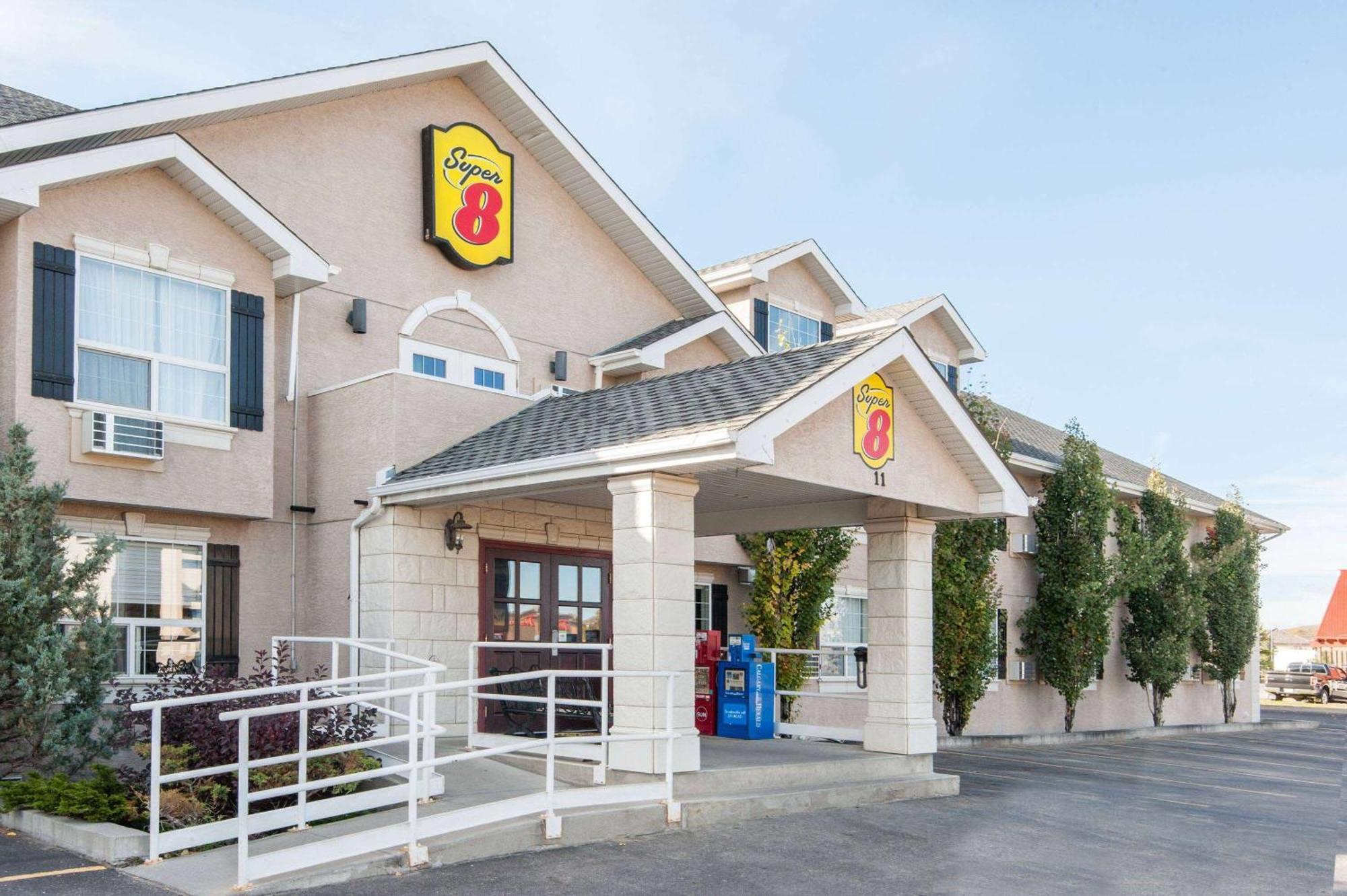 Hotel Super 8 By Wyndham Cochrane Exteriér fotografie